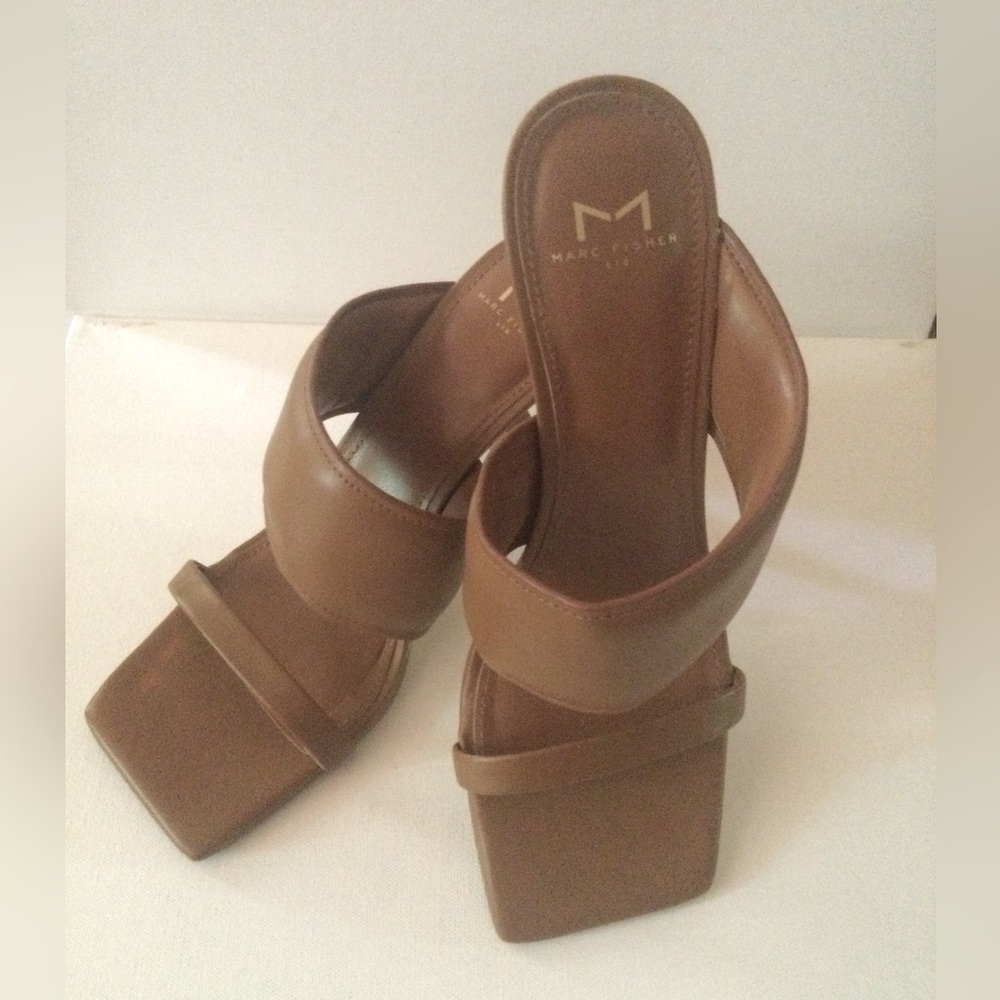 Womens like new Marc Fisher caramel strappy slides.